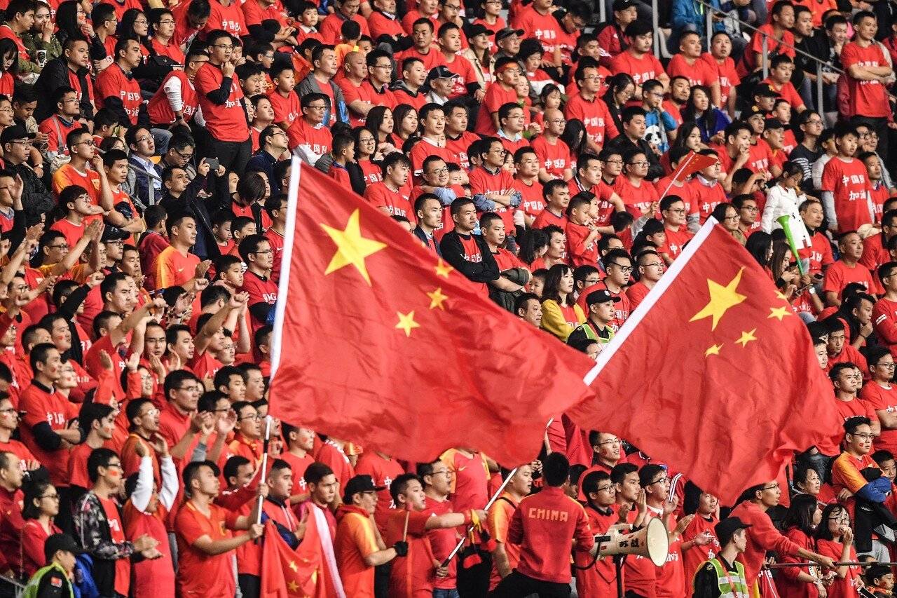 包含国内足球联赛精彩回顾：球员大放异彩，助力球队胜利的词条